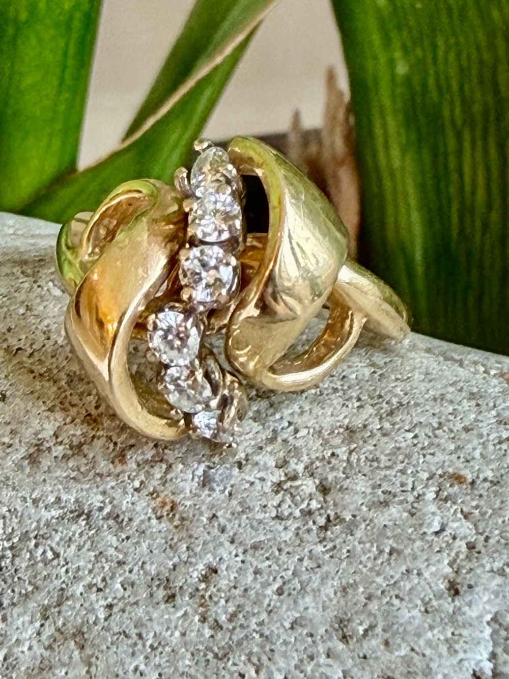 14 karat gold and natural Diamond Ring